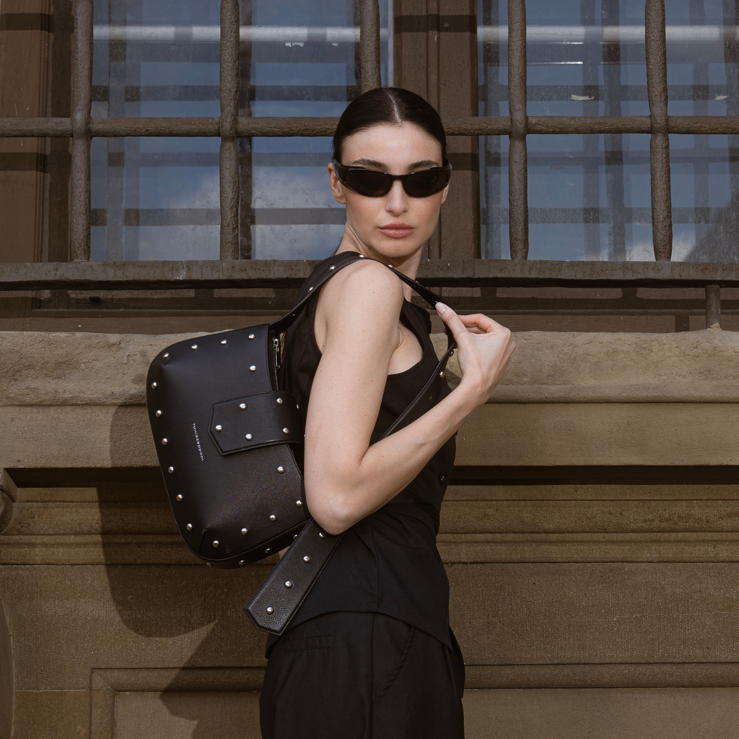 Borsa Hobo Bricky con borchie