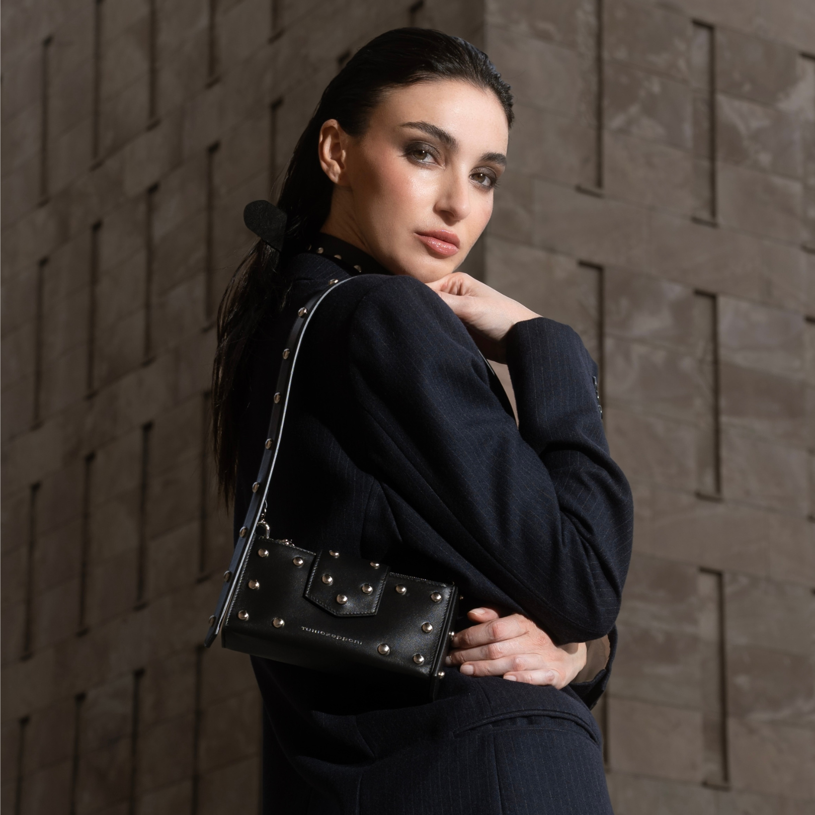 Pochette Bricky con borchie